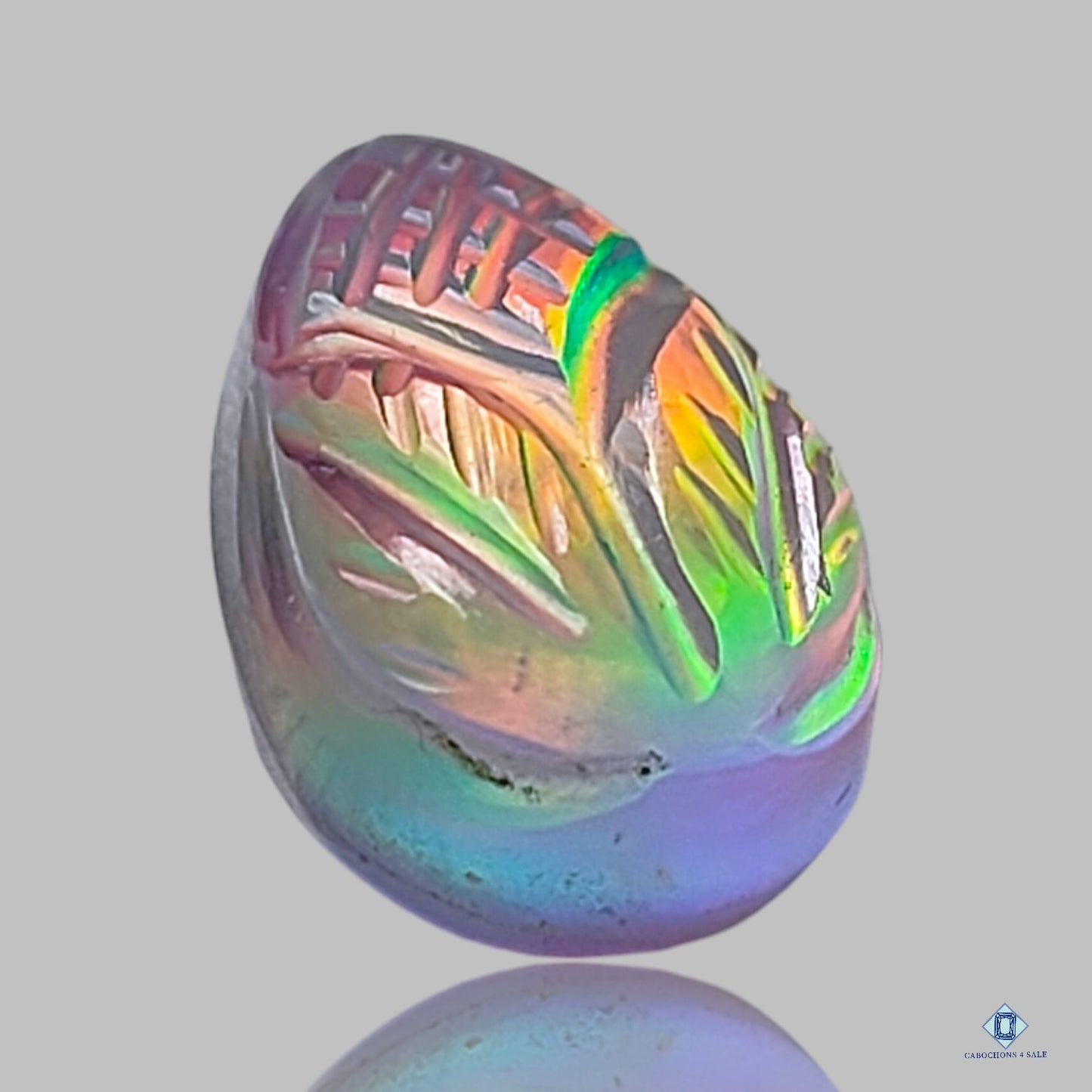 Tallas de pera de dobletes de ópalo Aurora y cuarzo cristal