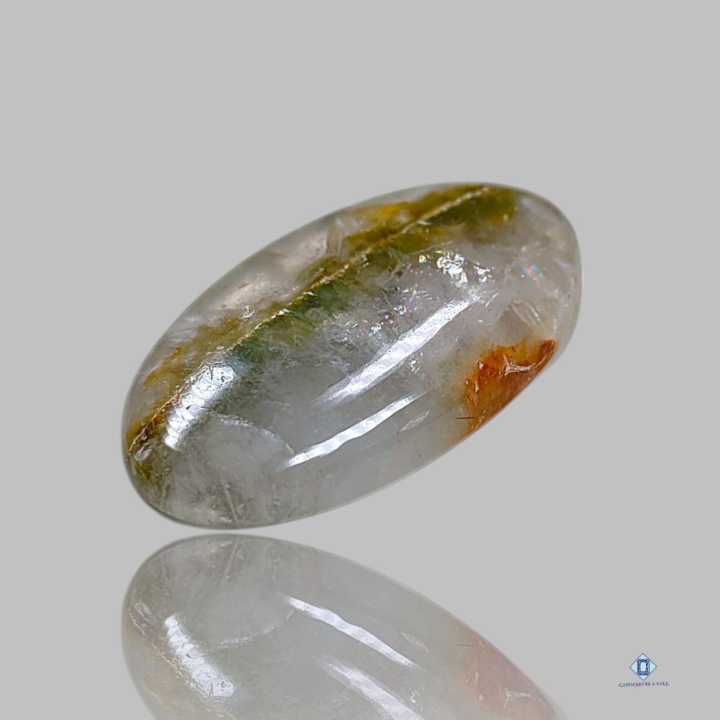 Cabujones ovalados de rutilo cacoxenita verde