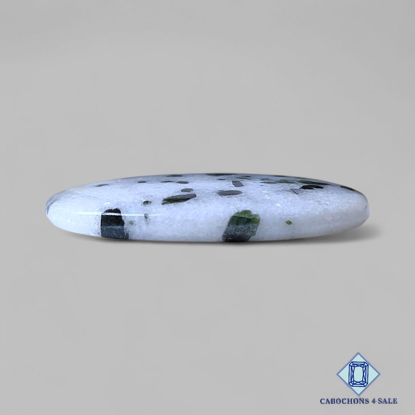 Cabujones ovalados de turmalina verde natural de 38 x 28 x 5 mm, de Brasil, disponibles para la venta.