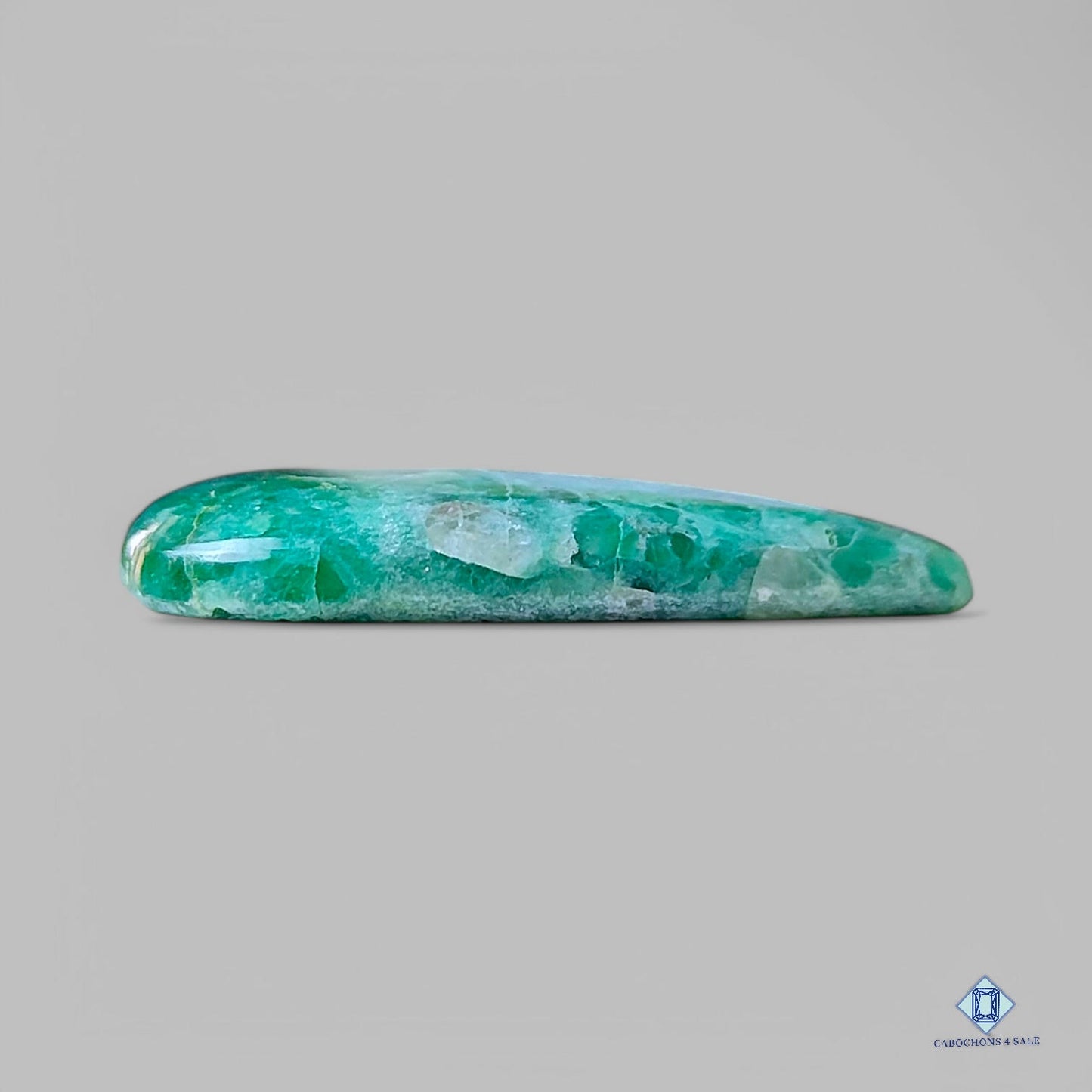 Cabujones de pera de jade verde