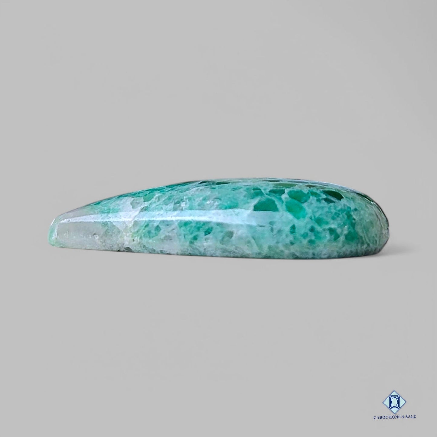 Cabujones de pera de jade verde