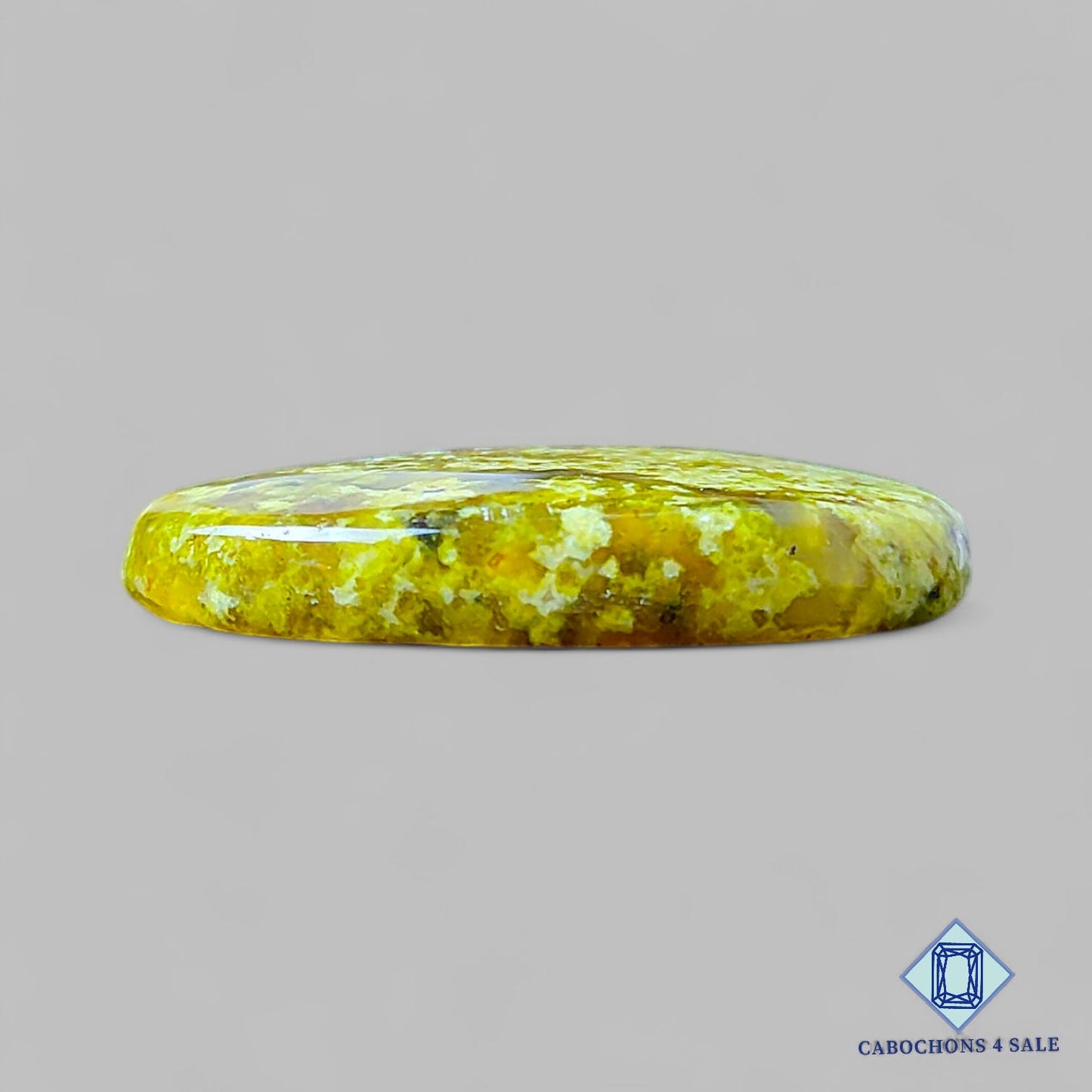 Cabujones ovalados de ópalo verde natural de Madagascar, de 33 x 24 x 6 mm, disponibles para la venta.