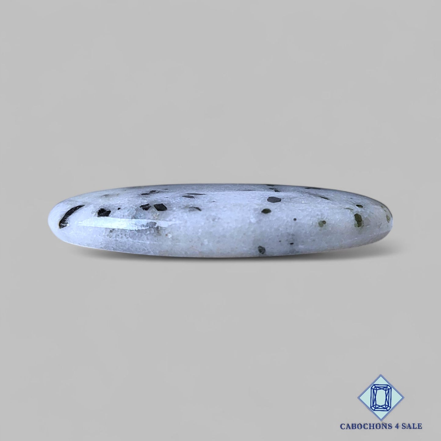 Cabujones ovalados de turmalina verde natural de 39 x 28 x 5 mm, de Brasil, disponibles para la venta.