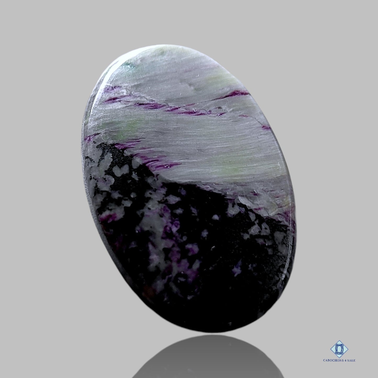 Cabujones ovalados de kammererita