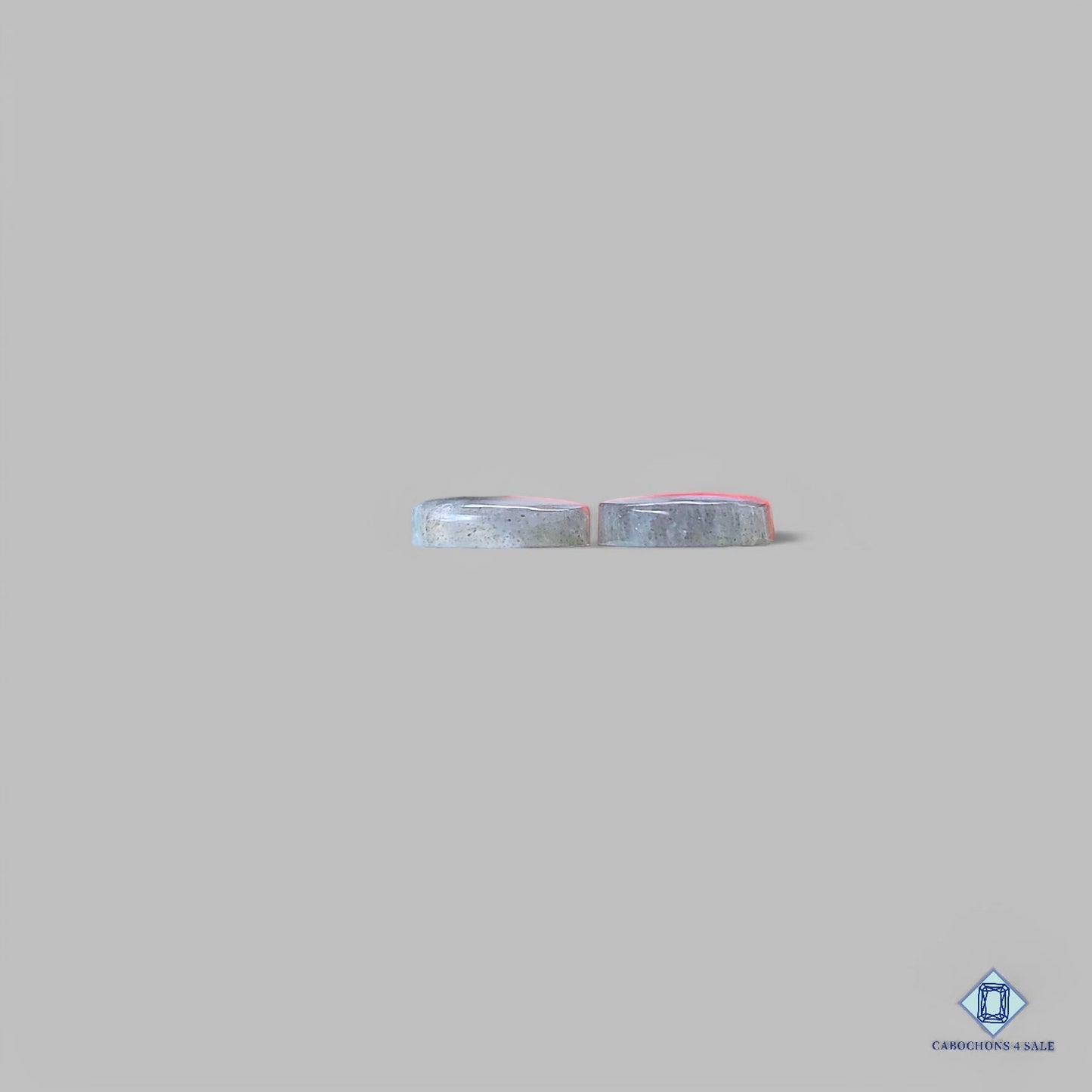 Labradorita azul natural en pares ovalados de 18 x 10 x 3 mm, procedente de Madagascar. Disponible para la venta.