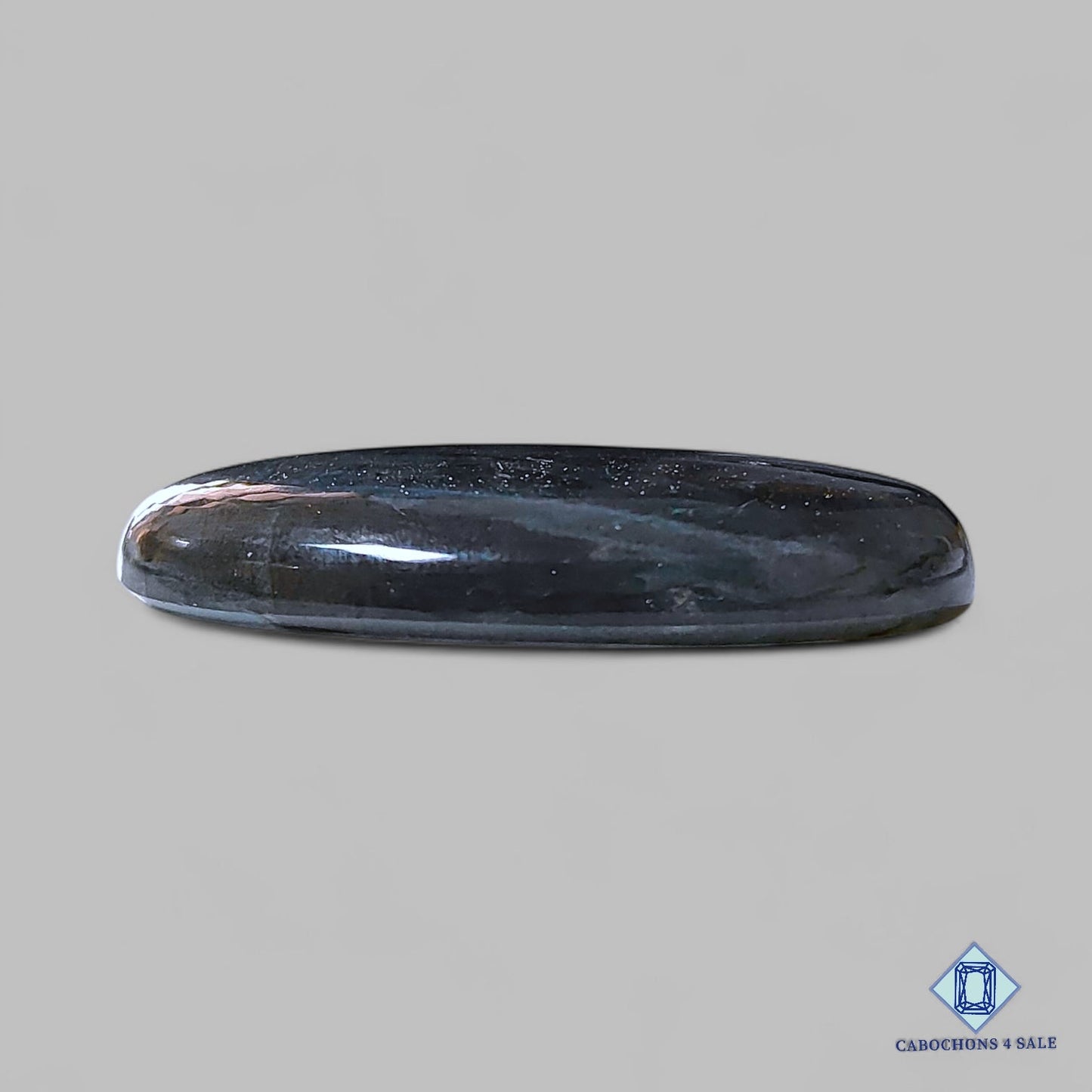 Cabujones ovalados de labradorita azul natural de 39 x 23 x 7 mm de Madagascar, disponibles para la venta.