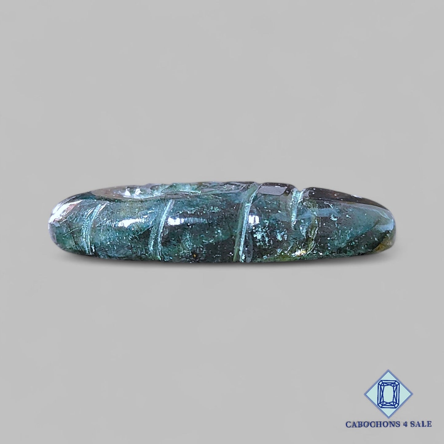 Labradorita azul natural tallada a mano, 35 x 21 x 7 mm, de Madagascar, disponible para la venta.