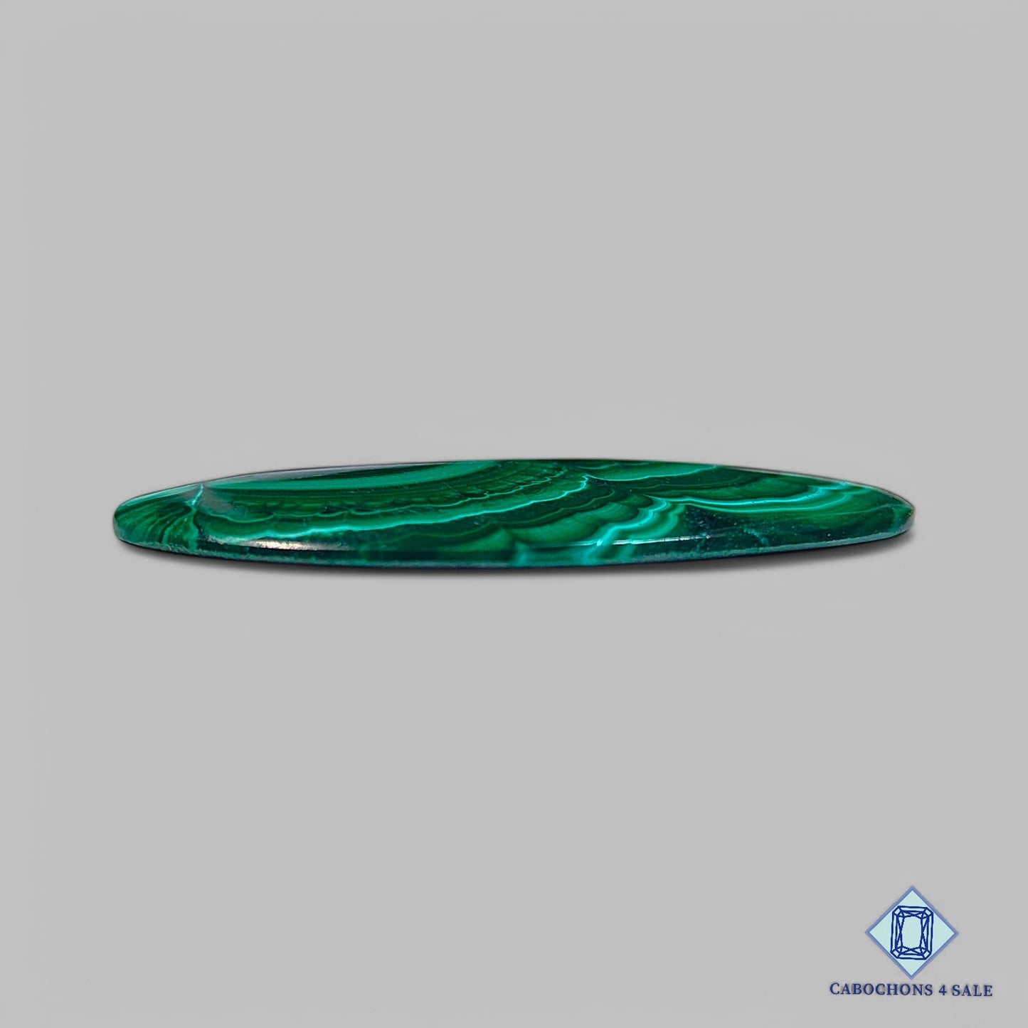 Cabujones ovalados de malaquita natural de 43 x 24 x 3 mm, procedentes de la India, disponibles para la venta.