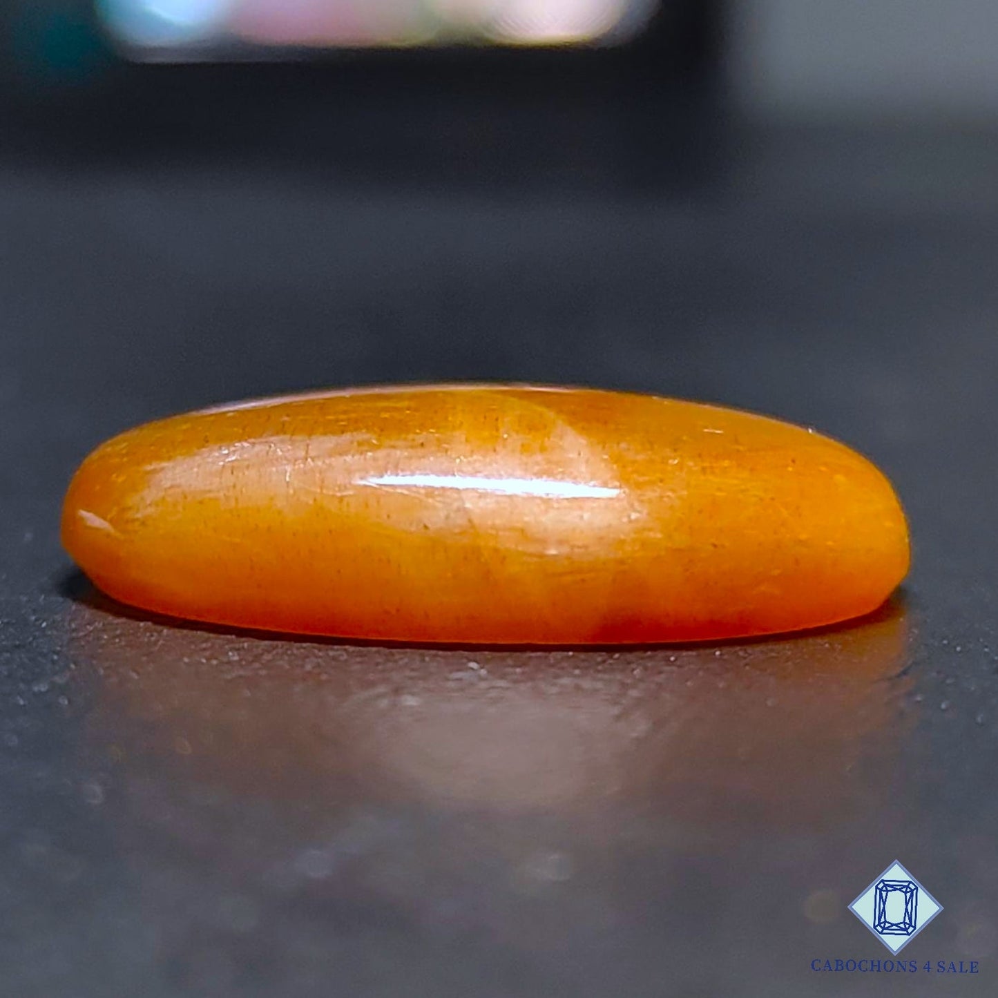 Cabujones ovalados de piedra solar con enrejado arcoíris de lluvia de meteoritos natural de 26 x 21 x 6 mm, procedentes de Australia, disponibles para la venta.