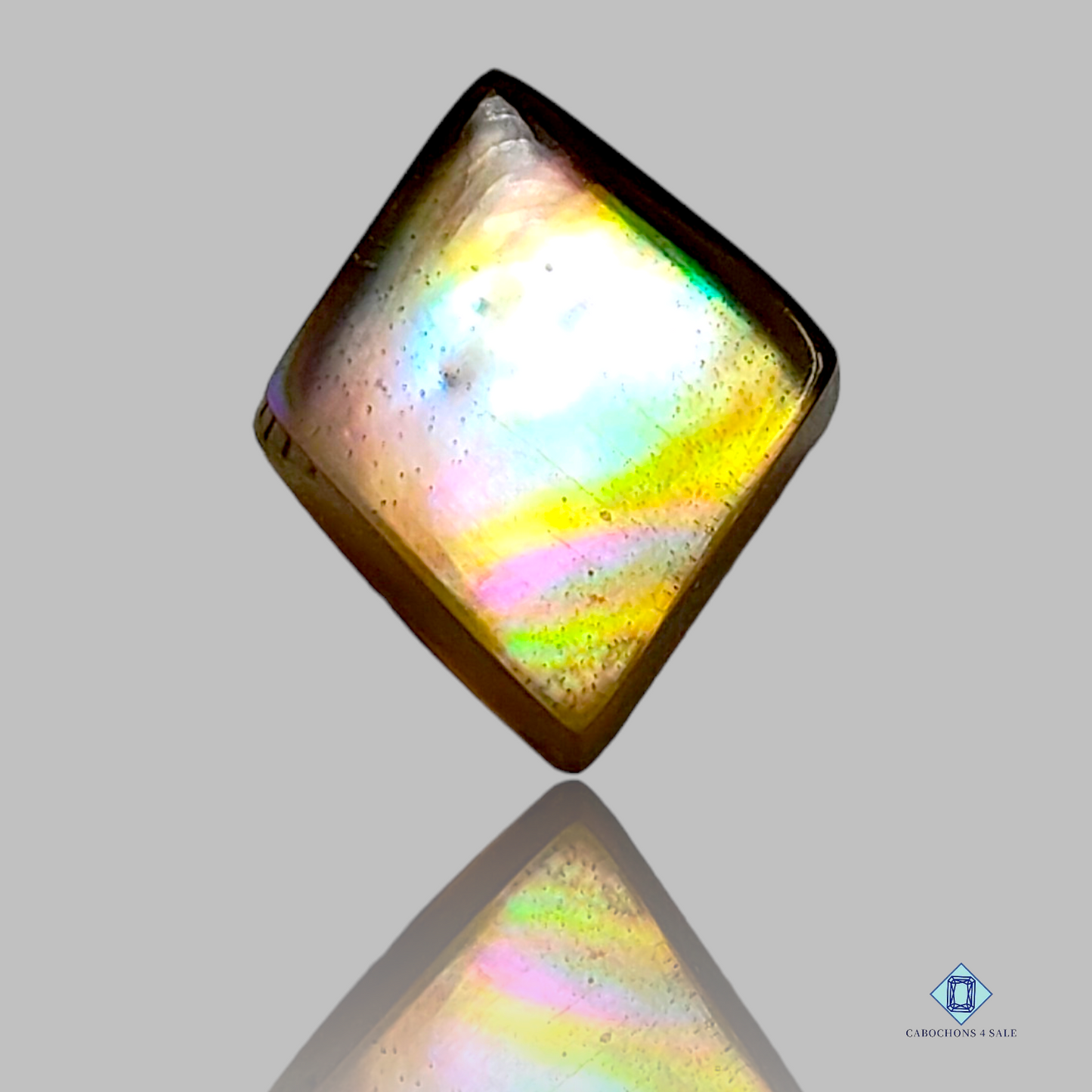 Mop + crystal quartz Doublet