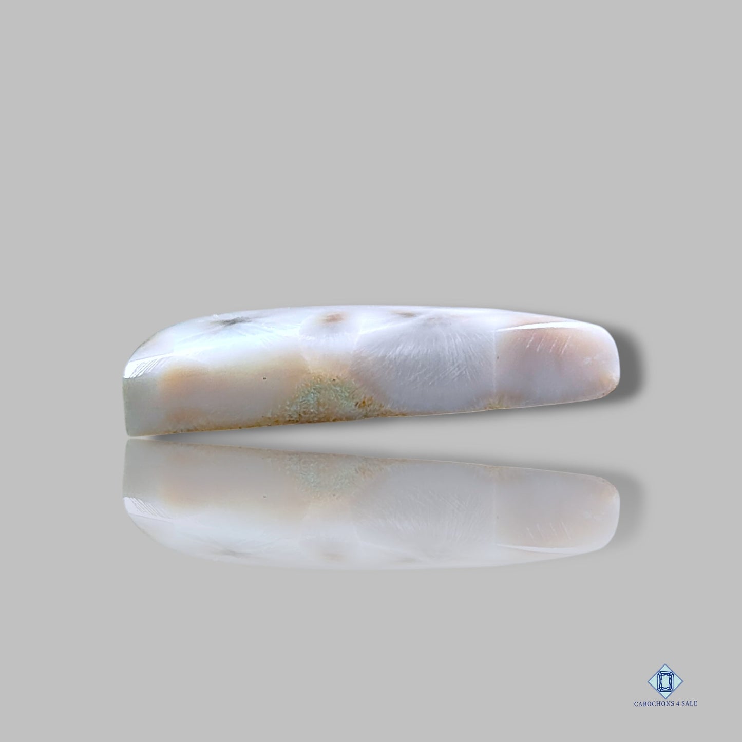 Cabujones triangulares de natrolita