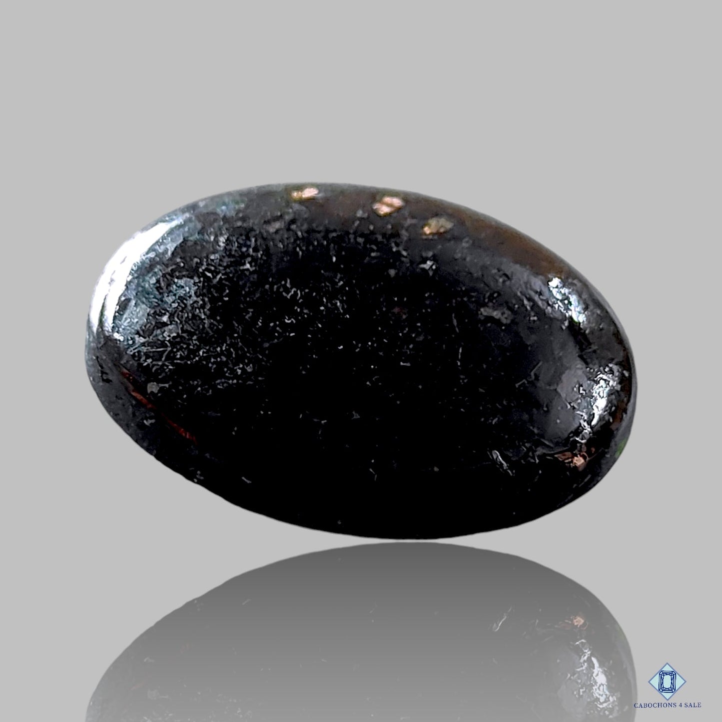 Cabujones ovalados de nuummita