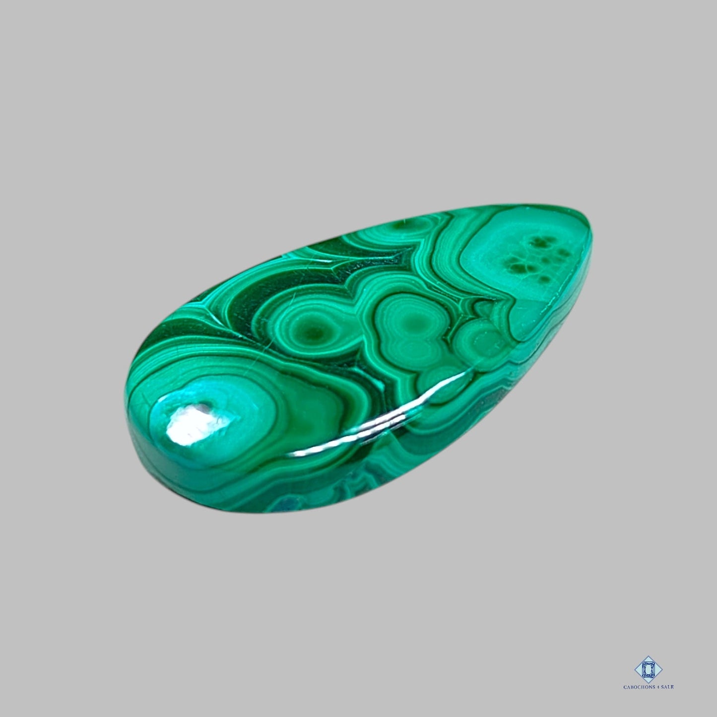 Cabujones de malaquita orbicular en forma de pera