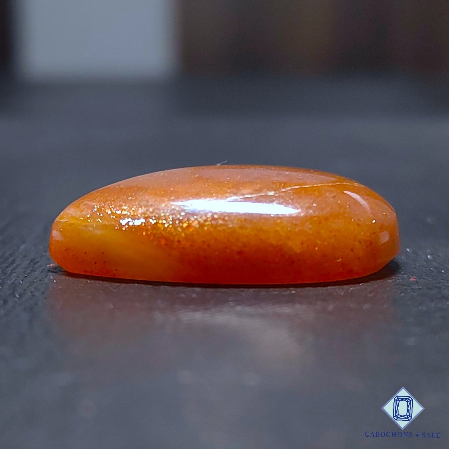 Cabujones de piedra lunar melocotón natural con gema de piedra solar en forma de pera de 28 x 24 x 8 mm de Madagascar, disponibles para la venta.