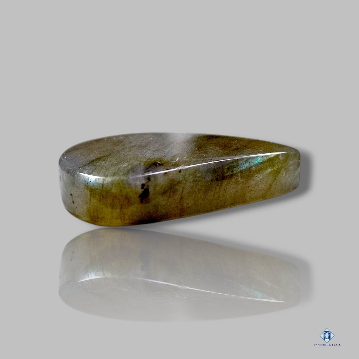 Cabujones de pera de labradorita multicolor