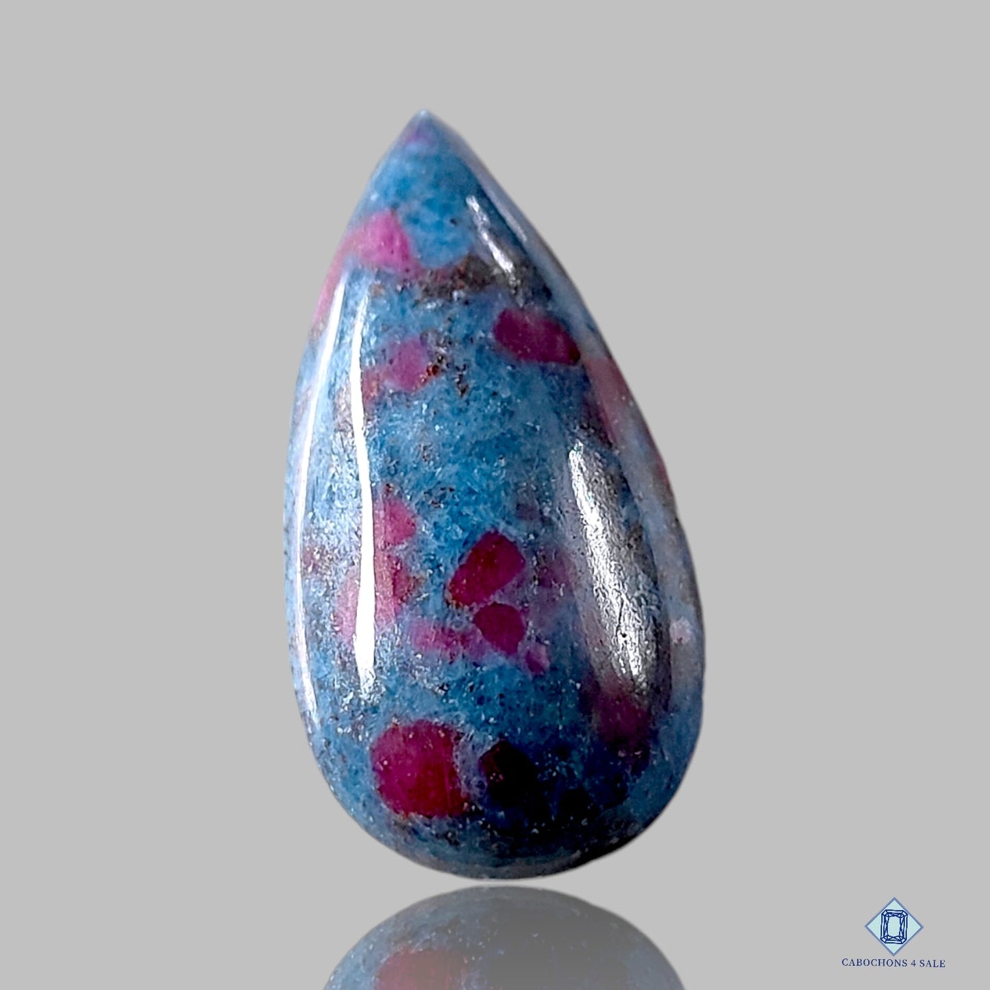 Cabujones de pera de cianita rubí