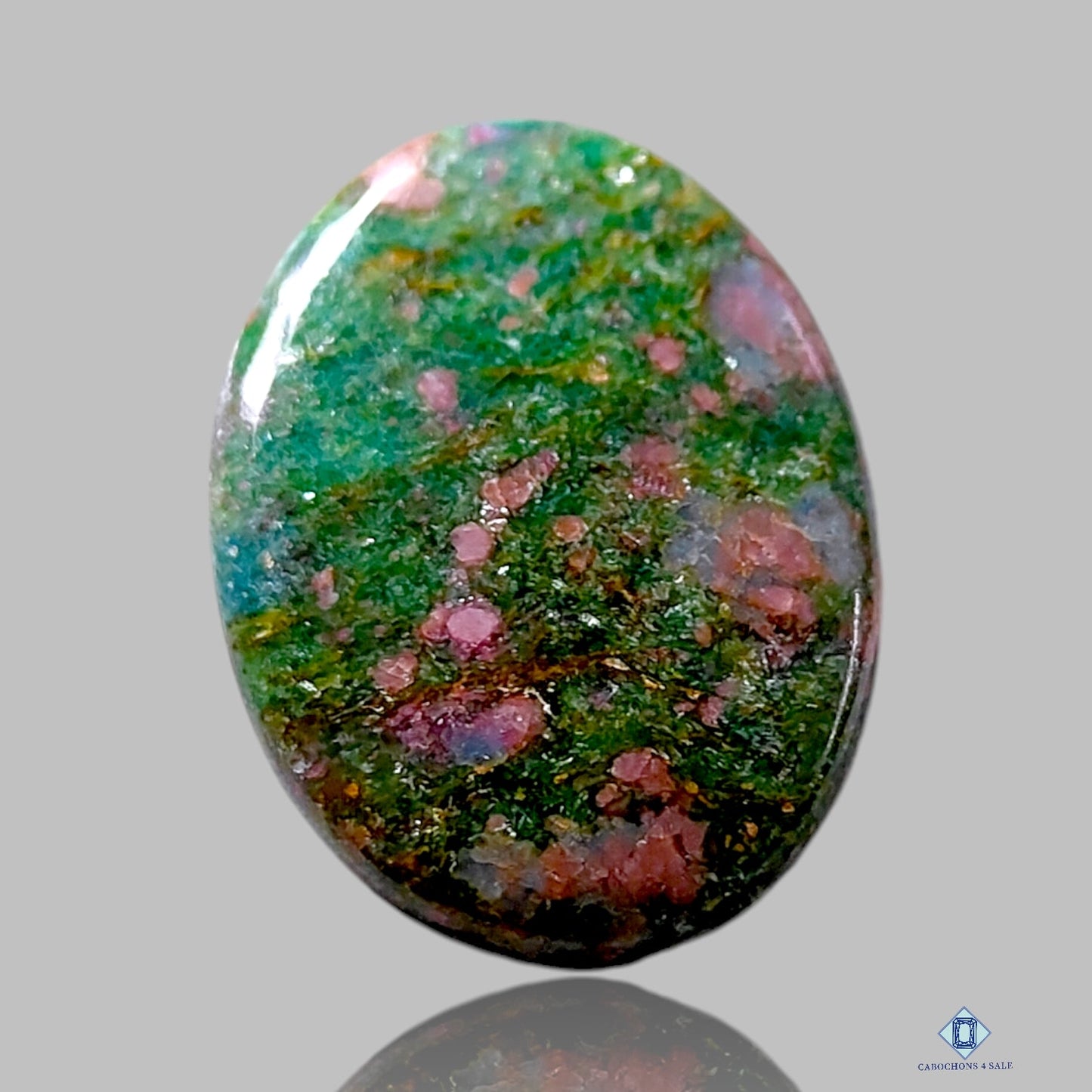 Cabujones ovalados de cianita rubí