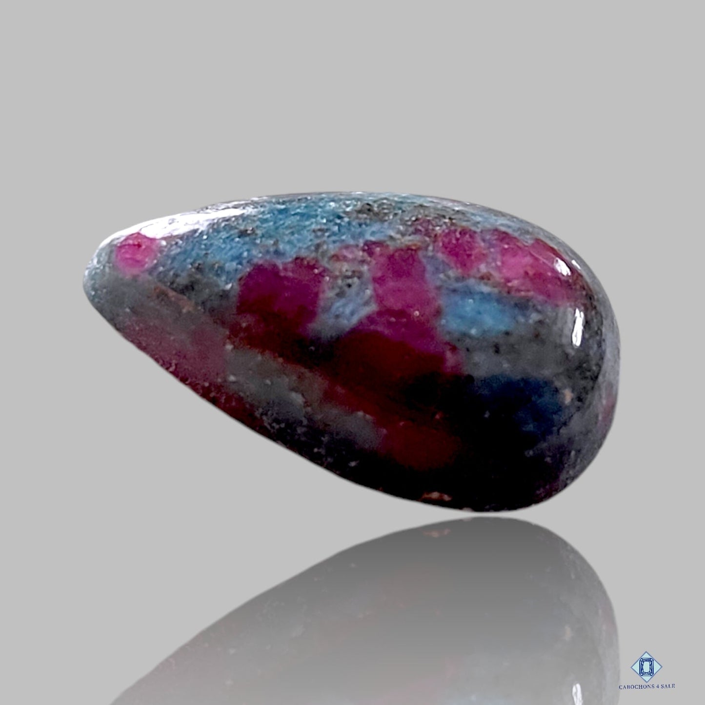 Cabujones de pera de cianita rubí