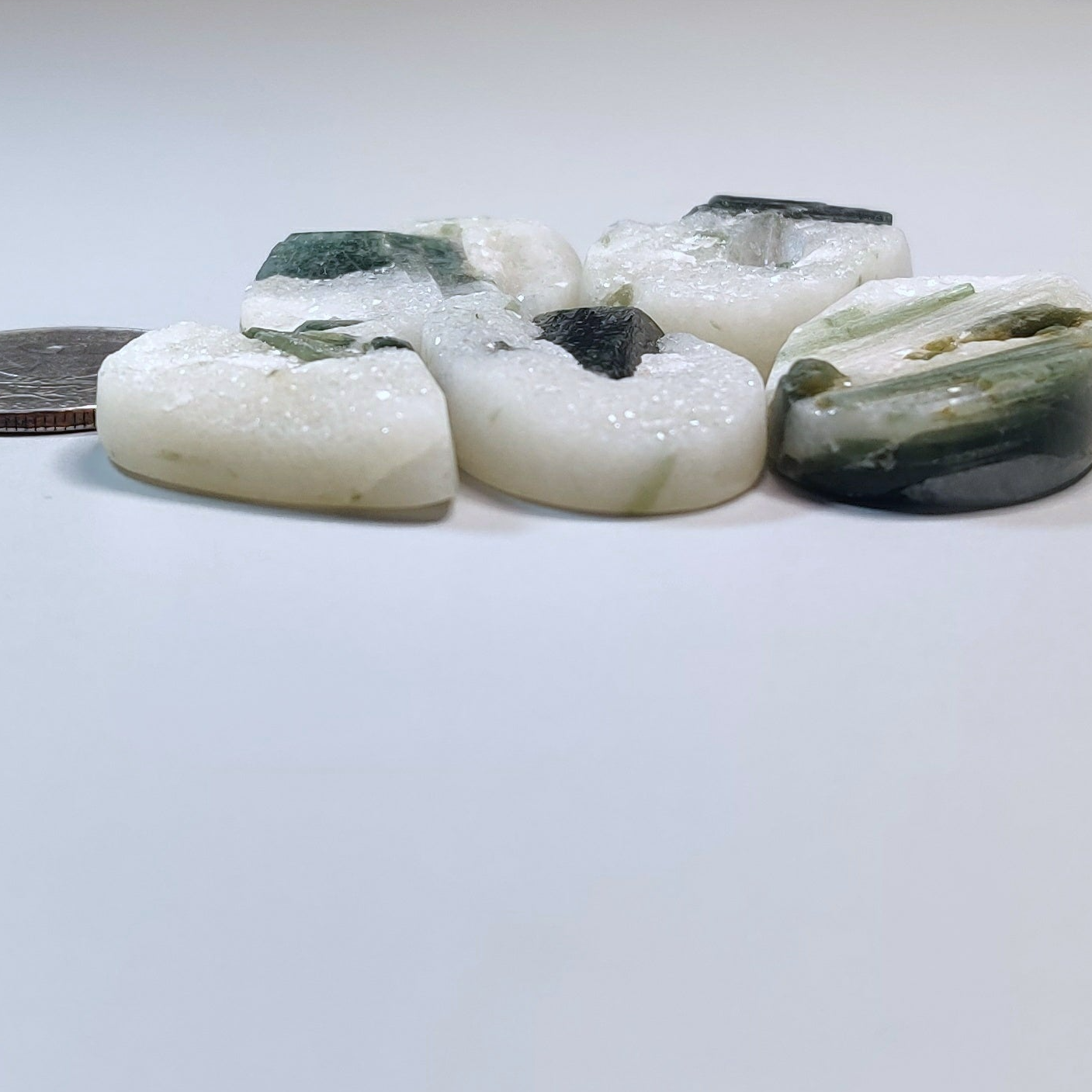 Turmalina verde drusa