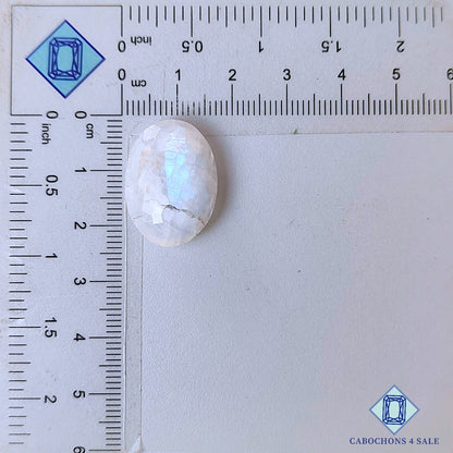 Piedra lunar africana natural de corte ovalado facetado de 22 x 16 x 7 mm, procedente de Tanzania, disponible para la venta.