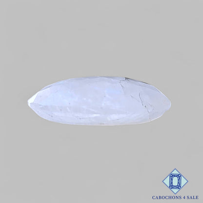 Piedra lunar africana natural de corte ovalado facetado de 22 x 16 x 7 mm, procedente de Tanzania, disponible para la venta.