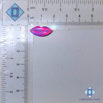 Piedra preciosa de ópalo Aurora natural tallada a mano de 17 x 7 x 3 mm, procedente de Australia, disponible para la venta.