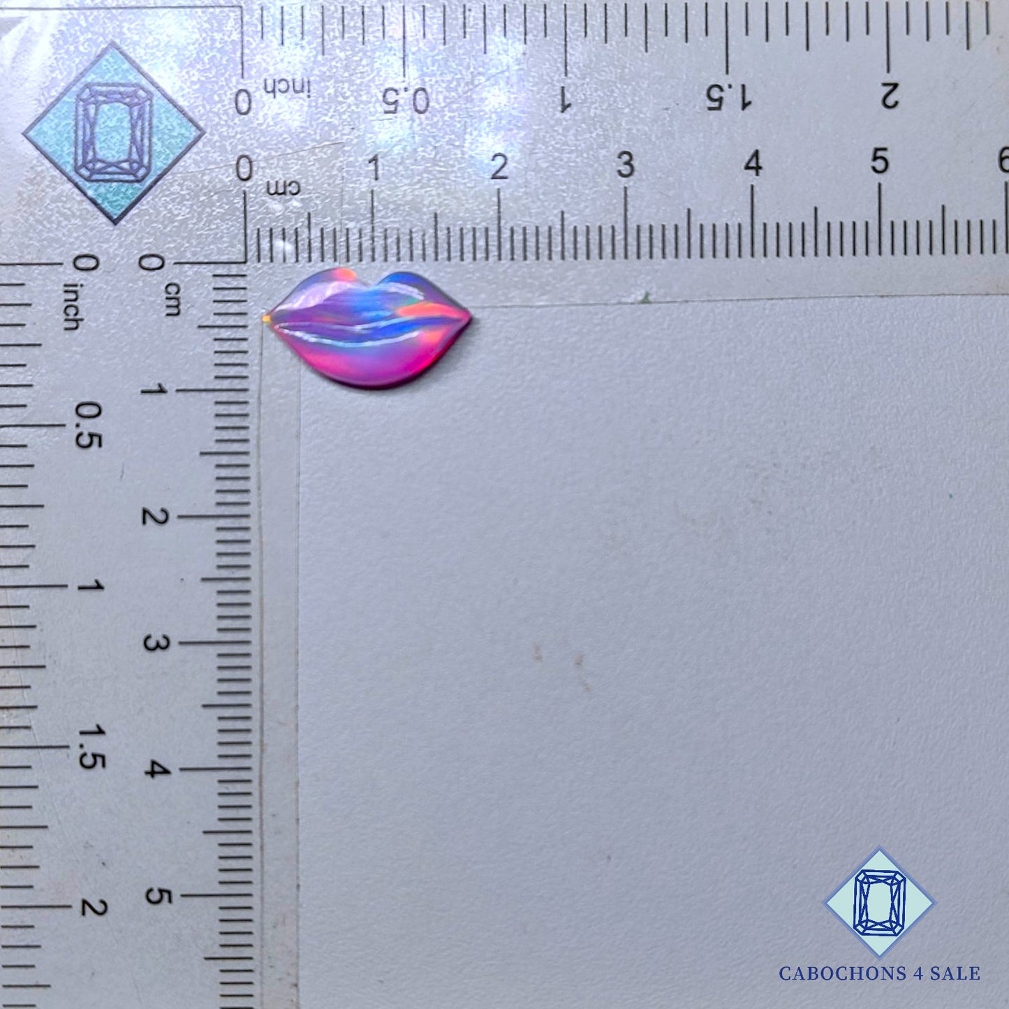 Piedra preciosa de ópalo Aurora natural tallada a mano de 16 x 9 x 2 mm, procedente de Australia, disponible para la venta.