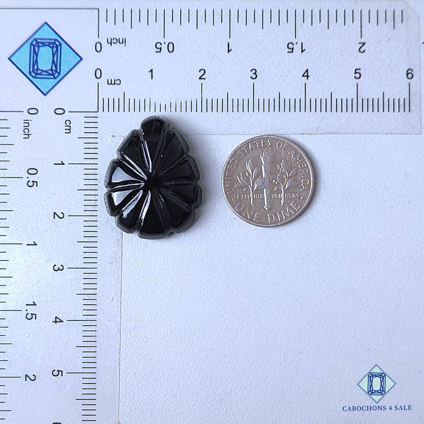 Tallas de pera de piedra preciosa de ónix negro natural de 24 x 19 x 6 mm de Brasil, disponibles para la venta.