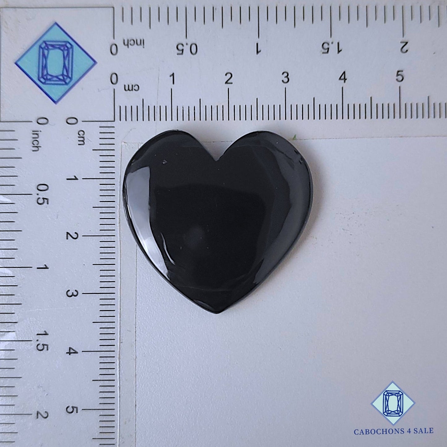 Tallas de corazón de piedra preciosa de ónix negro natural de 34 x 35 x 7 mm disponibles para la venta.
