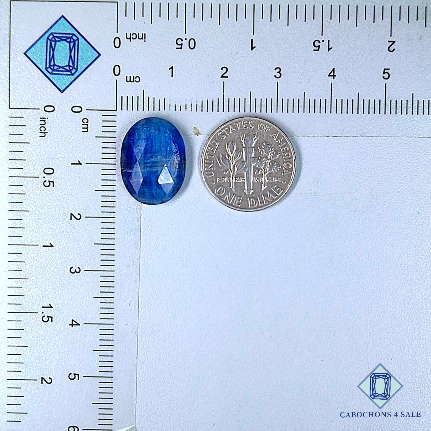 Piedra preciosa de cianita azul natural de corte ovalado rosa de 16 x 12 x 5 mm procedente de Brasil, disponible para la venta.