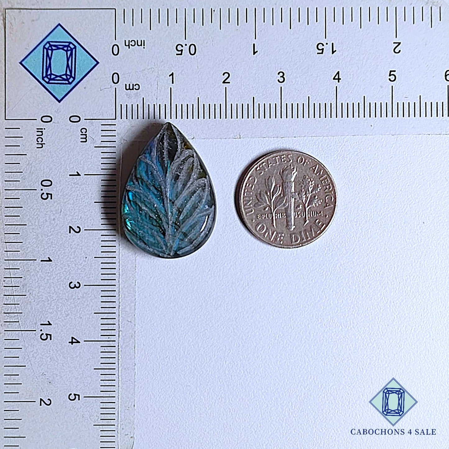 Labradorita azul natural tallada en forma de pera, 24 x 17 x 6 mm, de Madagascar, disponible para la venta.