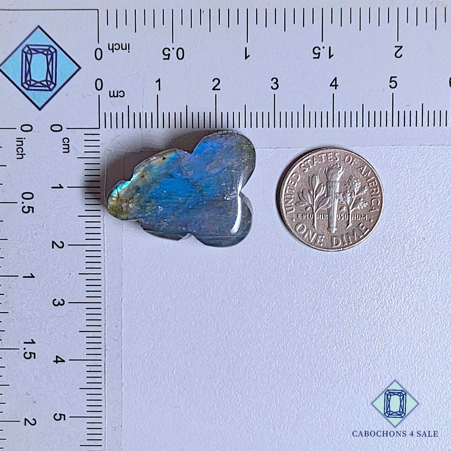 Labradorita azul natural tallada a mano, 25 x 20 x 8 mm, de Madagascar, disponible para la venta.