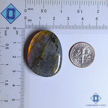 Cabujones ovalados de labradorita multicolor natural de 32 x 24 x 7 mm de Madagascar disponibles para la venta.