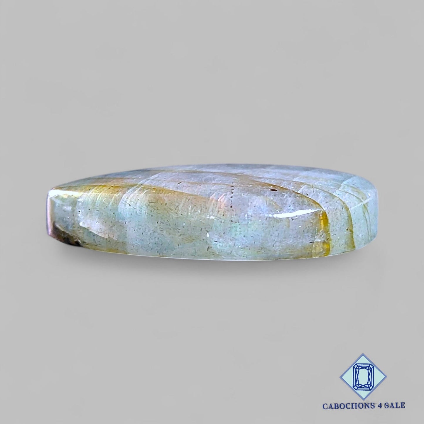 Cabujones ovalados de labradorita multicolor natural de 32 x 24 x 7 mm de Madagascar disponibles para la venta.