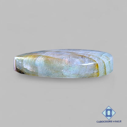 Cabujones ovalados de labradorita multicolor natural de 32 x 24 x 7 mm de Madagascar disponibles para la venta.