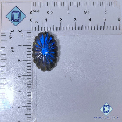 Labradorita azul natural tallada ovalada de 26 x 17 x 7 mm de Madagascar, disponible para la venta.