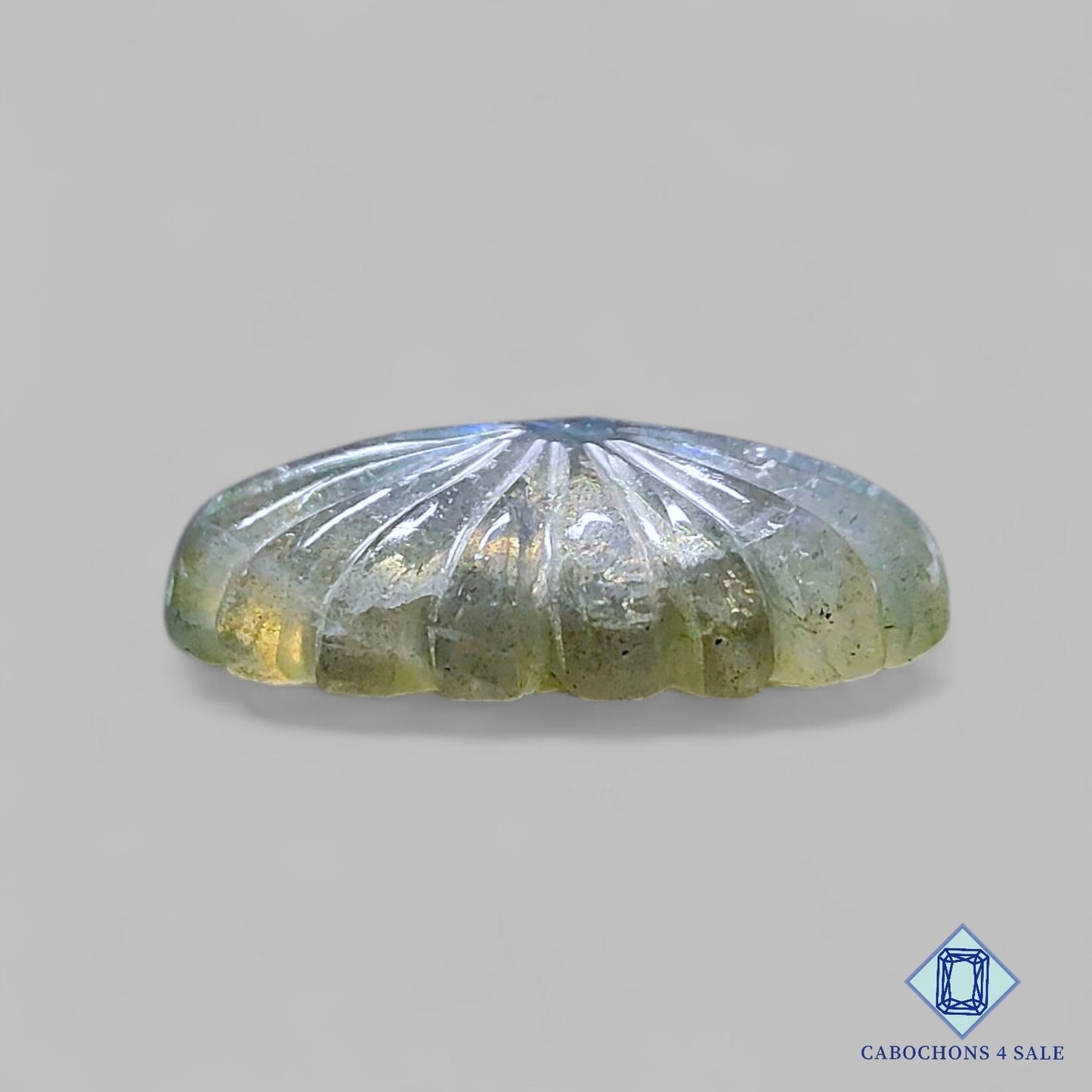 Labradorita azul natural tallada ovalada de 26 x 17 x 7 mm de Madagascar, disponible para la venta.