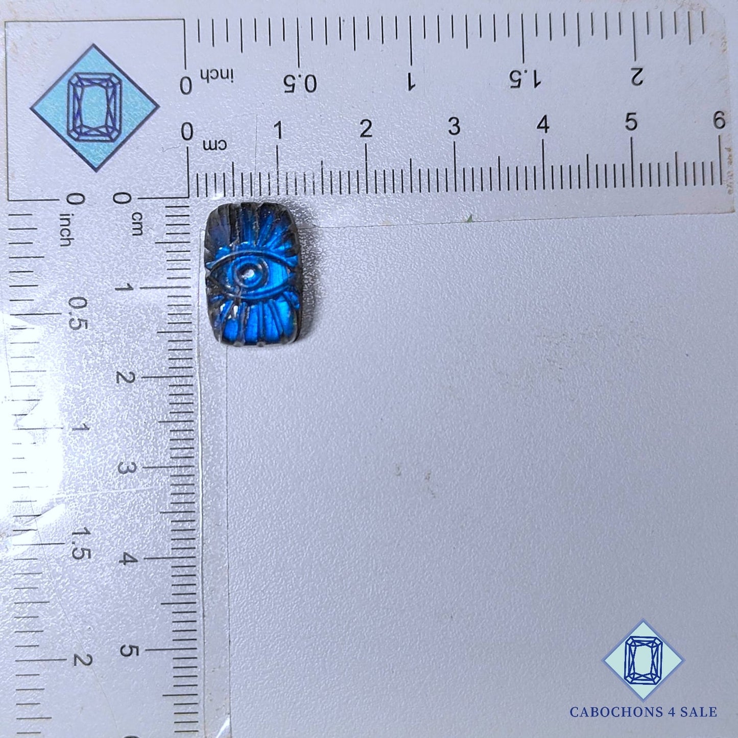 Labradorita azul natural tallada en forma de rectángulo (16 x 10 x 6 mm) procedente de Madagascar. Disponible para la venta.