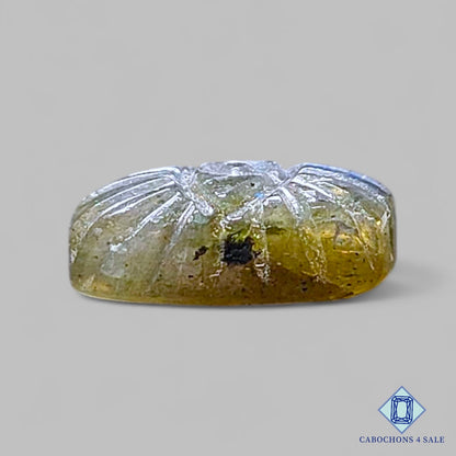 Labradorita azul natural tallada en forma de rectángulo (16 x 10 x 6 mm) procedente de Madagascar. Disponible para la venta.