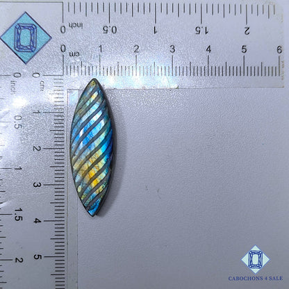 Labradorita azul natural tallada en marquesa de 37 x 12 x 7 mm de Madagascar, disponible para la venta.