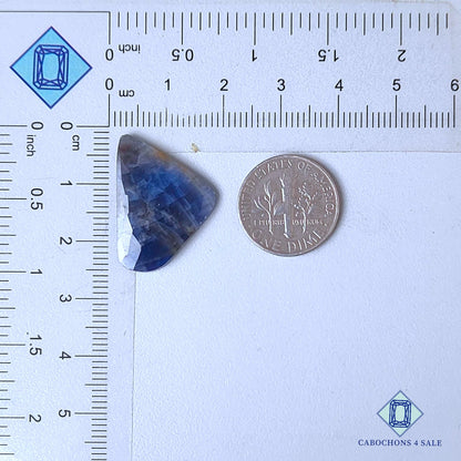 Zafiro azul natural de talla rosa elegante de 24 x 17 x 3 mm, procedente de Myanmar. Disponible para la venta.