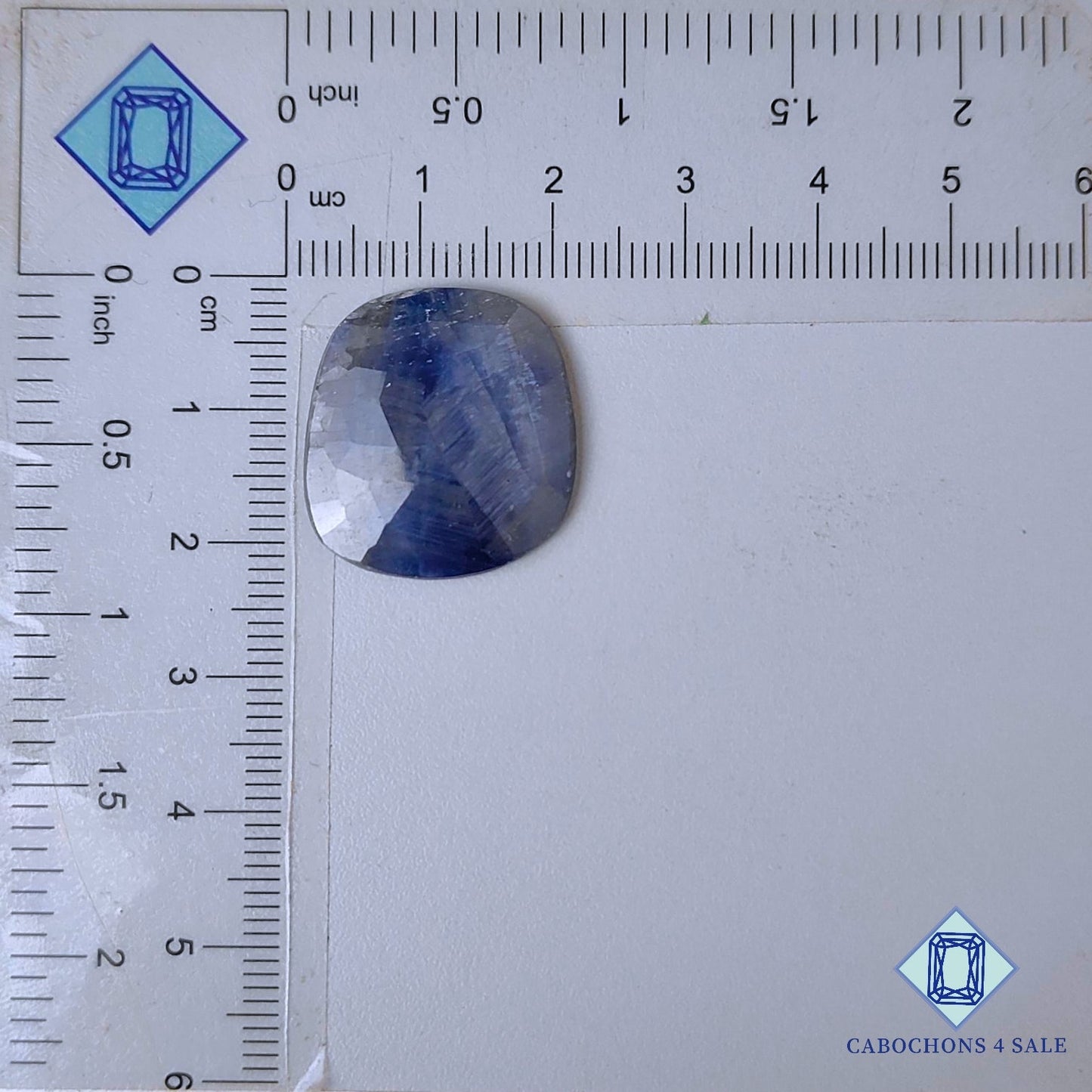 Zafiro azul natural de talla rosa elegante de 22 x 20 x 4 mm, procedente de Myanmar. Disponible para la venta.