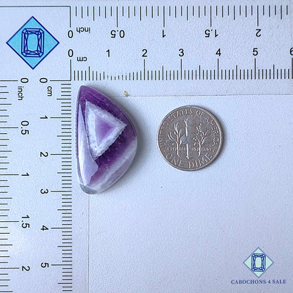 Cabujones de amatista chevron natural de 29 x 17 x 6 mm, disponibles para la venta en Brasil.