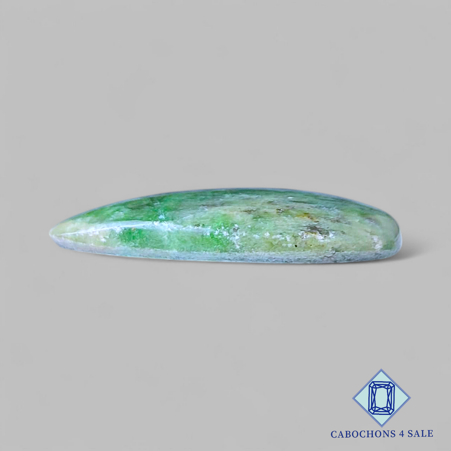 Cabujones de diópsido en forma de pera