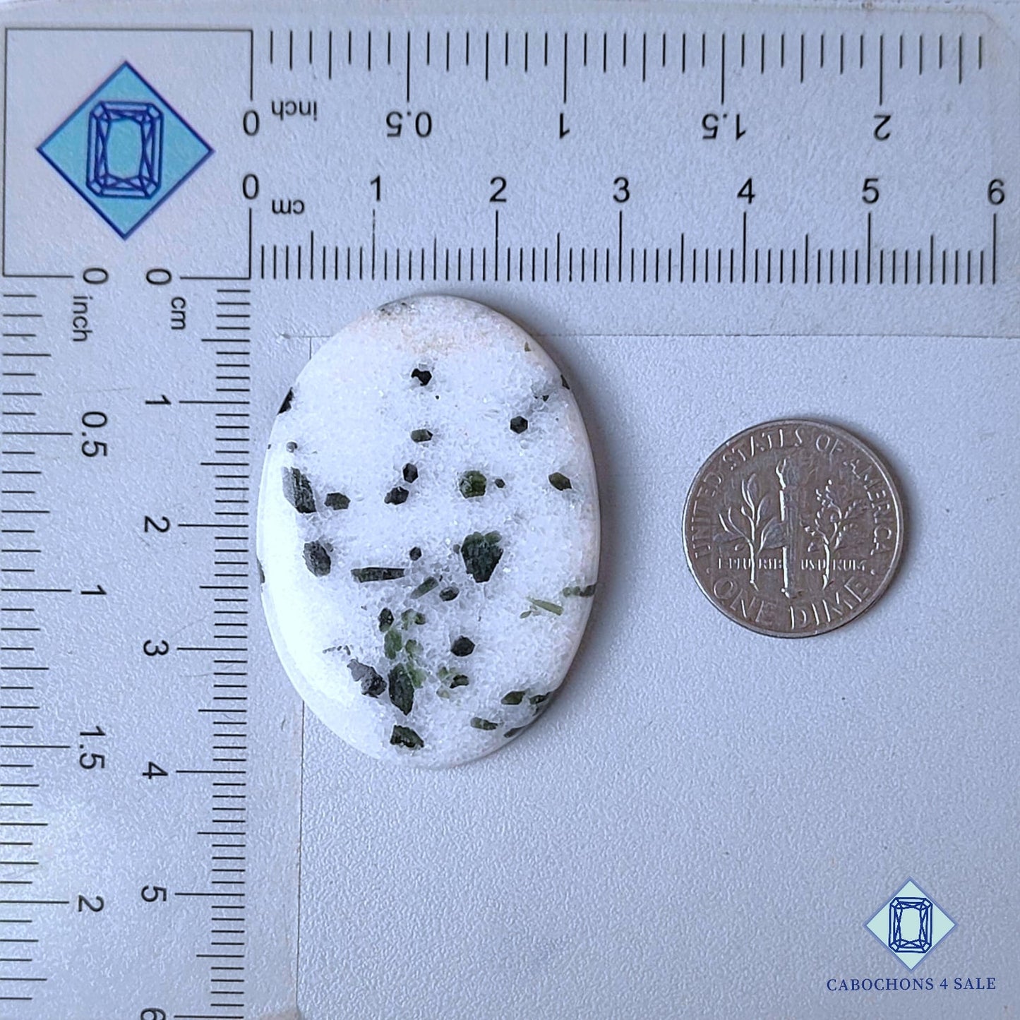 Cabujones ovalados de turmalina verde natural de 38 x 28 x 5 mm, de Brasil, disponibles para la venta.