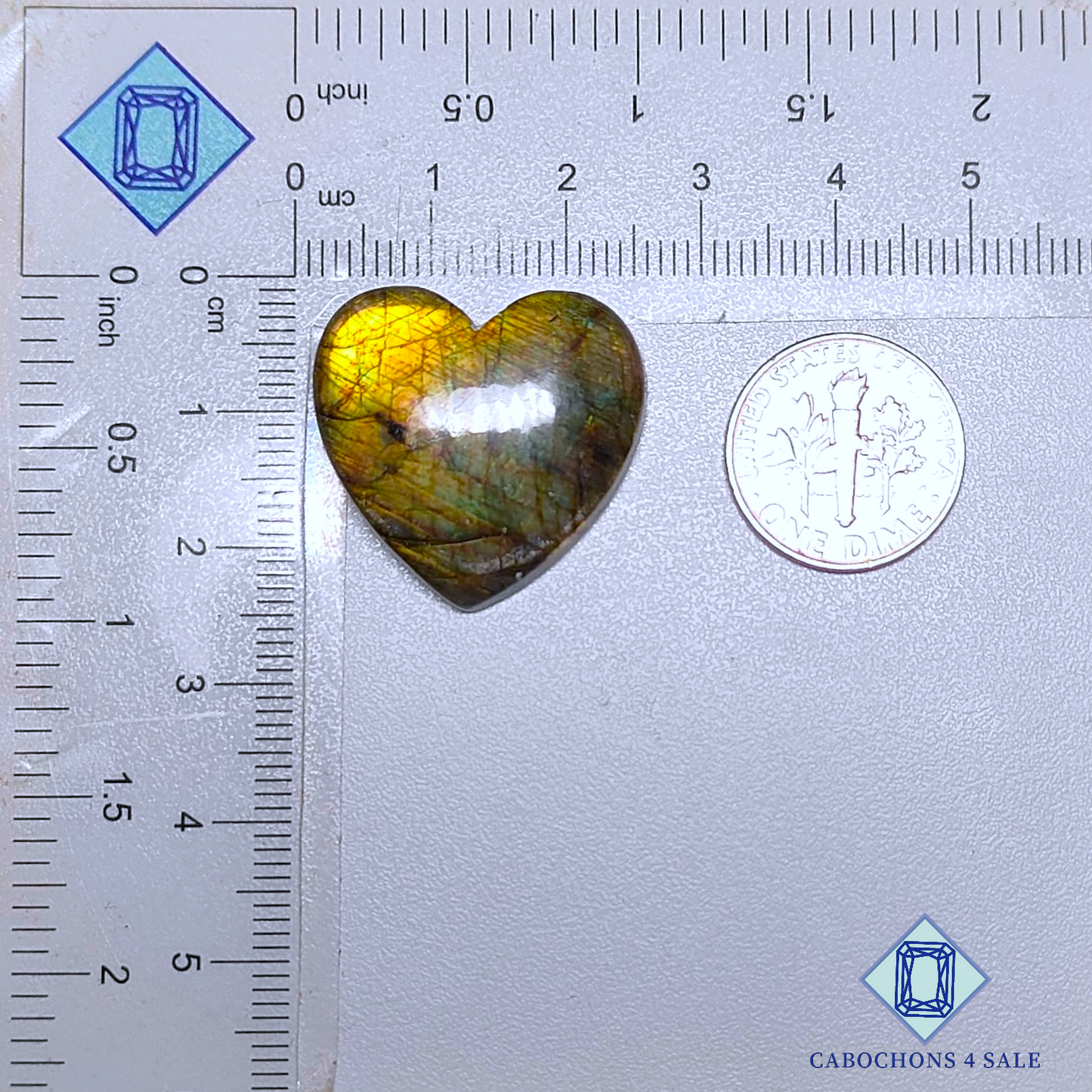 Tallas de corazón de labradorita verde