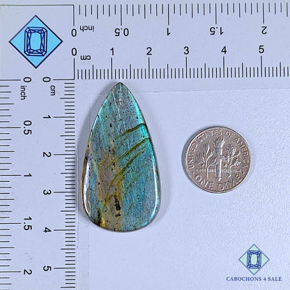 Cabujones de labradorita multicolor natural de 39 x 21 x 5 mm de Madagascar, disponibles para la venta.