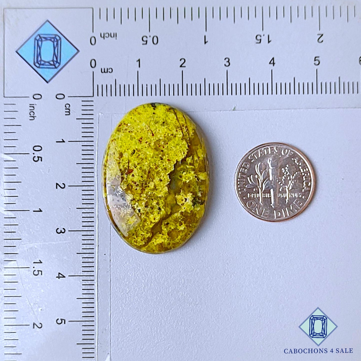 Cabujones ovalados de ópalo verde natural de Madagascar, de 33 x 24 x 6 mm, disponibles para la venta.