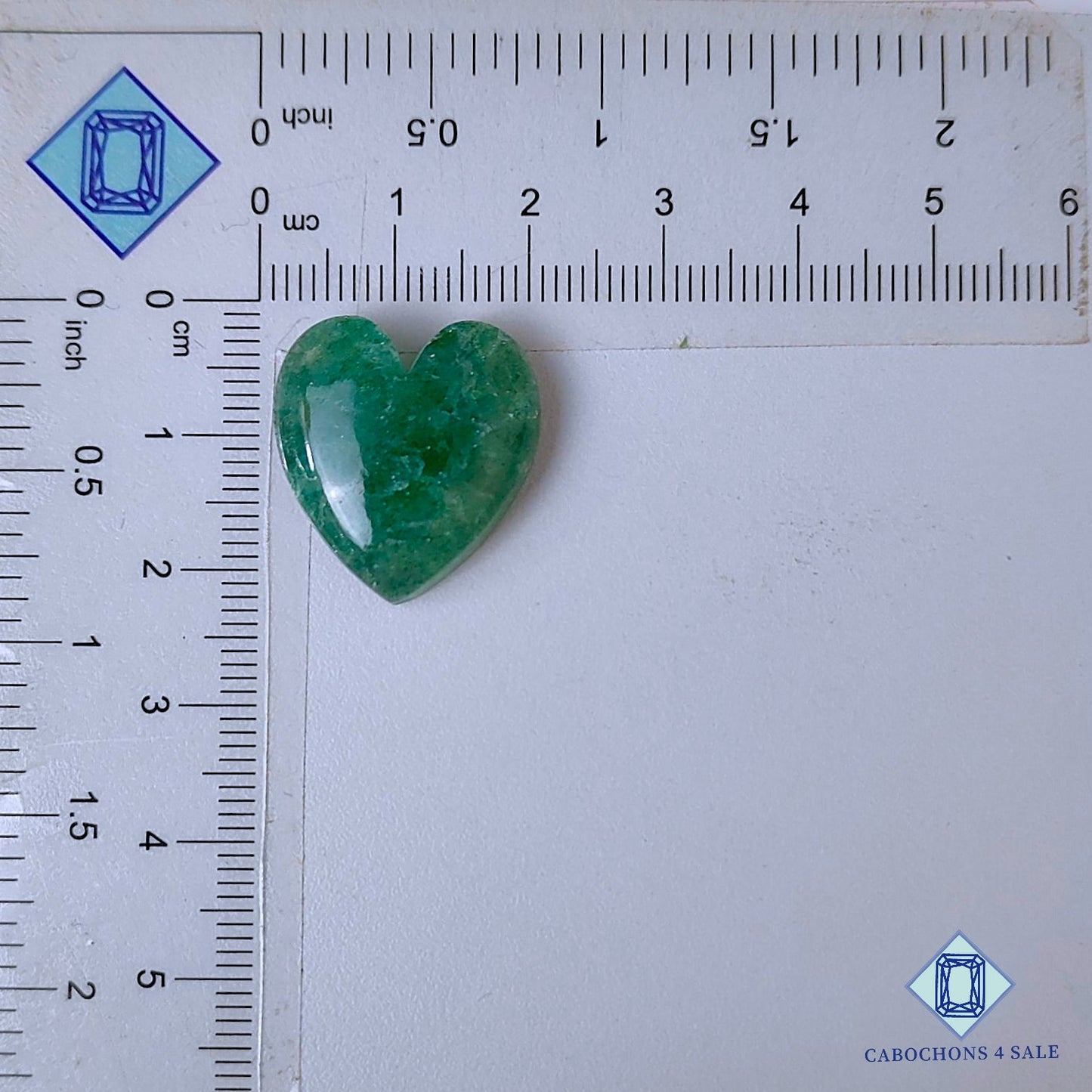 Piedra preciosa de cuarzo fresa verde natural tallada en forma de corazón, 21 x 19 x 6 mm, procedente de Rusia, disponible para la venta.