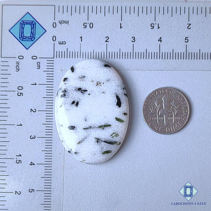 Cabujones ovalados de turmalina verde natural de 39 x 28 x 5 mm, de Brasil, disponibles para la venta.